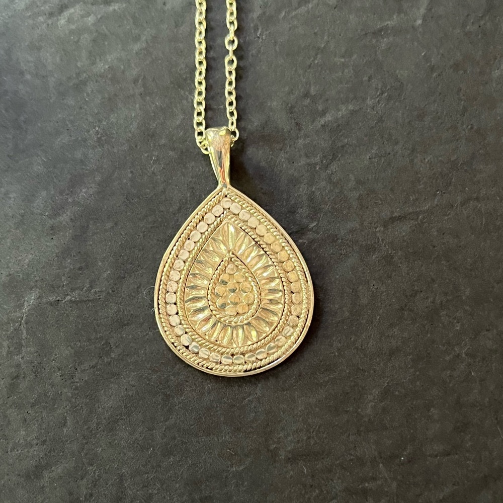 Anna Beck Silver teardrop necklace 16”” chain with extender 20”
Retail $295